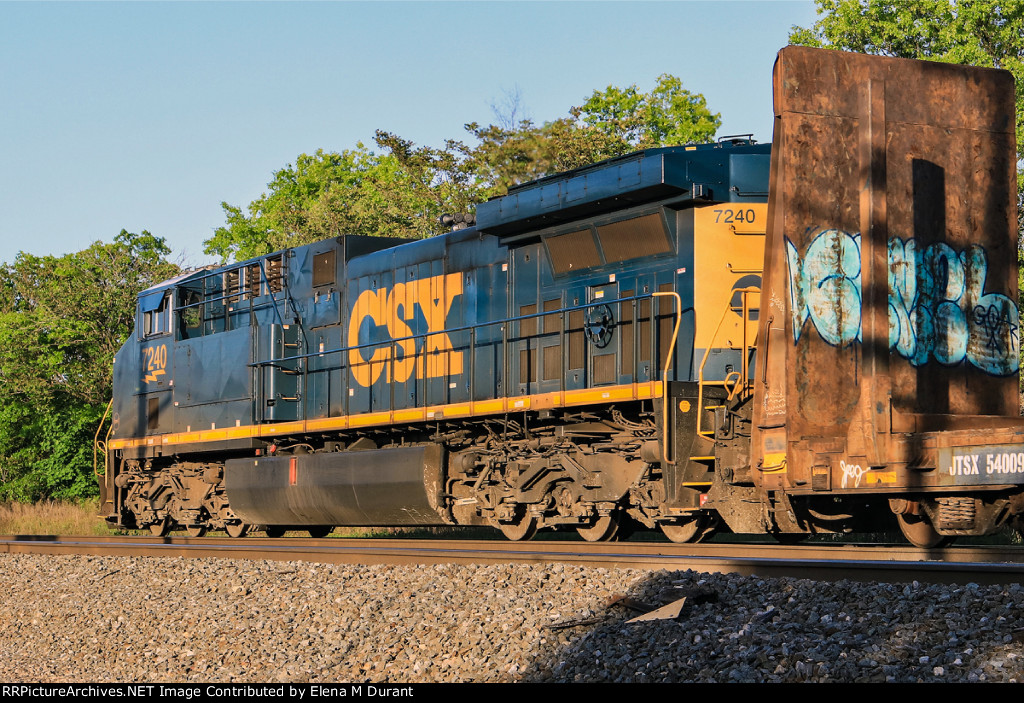CSX 7240 on M-409